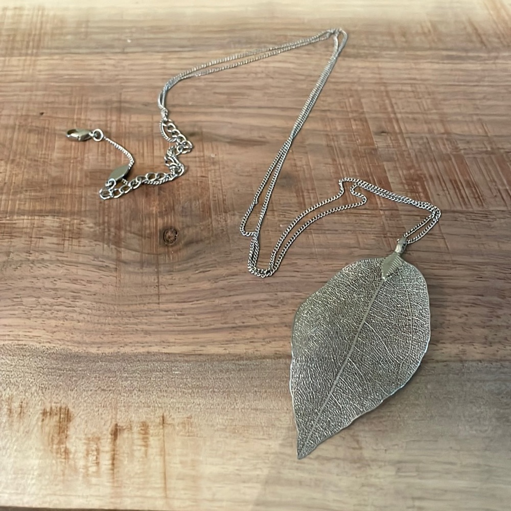 Beautiful leaf necklace.
